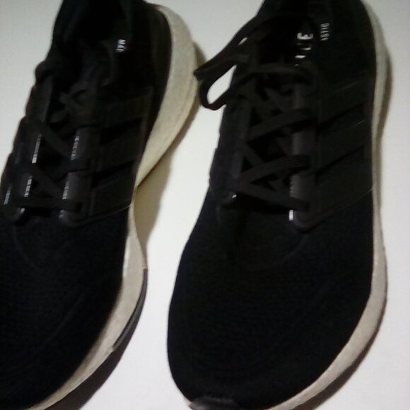 Adidas Ultra Boost - Picture 1 of 9